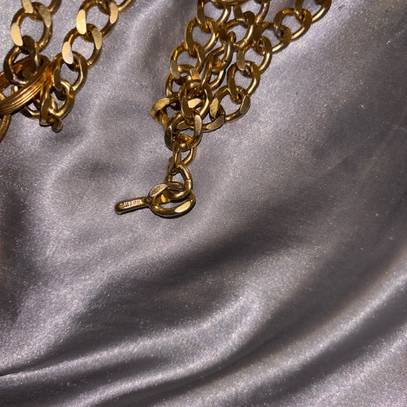 CHANEL Gold Chain Necklace with Chanel Intricate Pendant - Picture 4 of 10